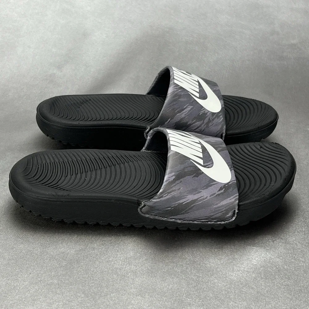 Nike Boys Size 11C Kawa SE Black/Pure Platinum Slide Sandals (GS/PS) Pool Beach
